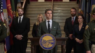 L-R: Wes Bentley as Jamie Dutton and Wendy Moniz as Governor Perry on episode 509 of Paramount Network