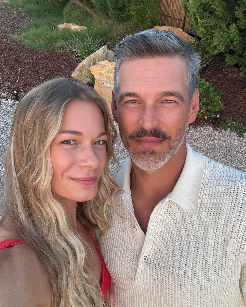 LeAnn rimes and Eddie cibrian selfie