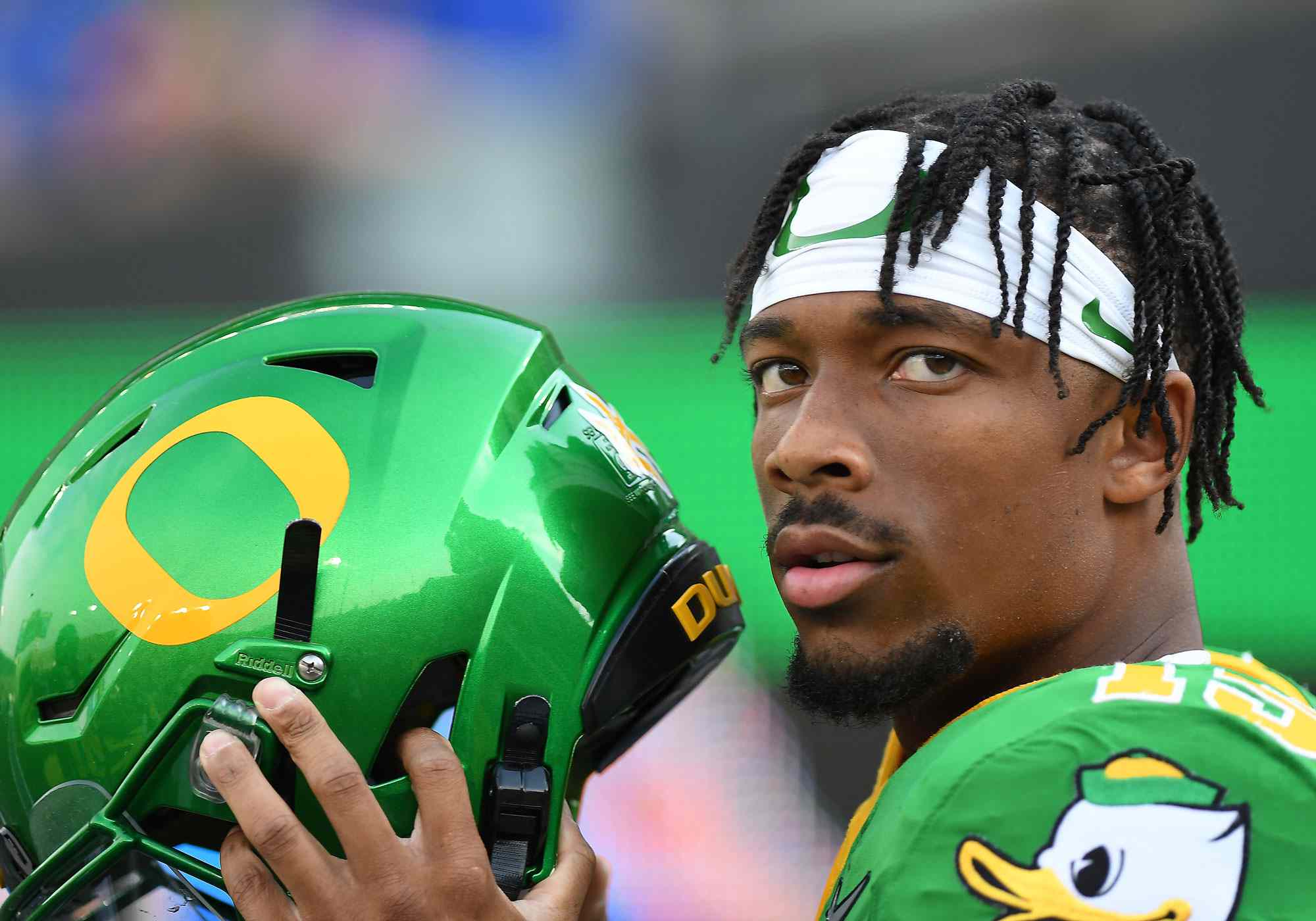 EUGENE, OR - SEPTEMBER 07: Oregon Ducks wide receiver Tez Johnson (15) warms up prior to the start of the game during a college football game between the Oregon Ducks and Boise State Broncos on September 7, 2024, at Autzen Stadium in Eugene, Oregon. (Photo by Brian Murphy/Icon Sportswire via Getty Images)