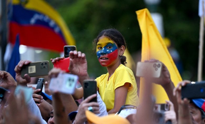 A supporter of Venezuelan opposition presidential candidate Edmundo Gonzalez Urrutia and opposition leader Maria Corina Machado attends a campaign a rally in Maracaibo, Zulia state, Venezuela on July 23, 2024. Venezuela will hold presidential elections on July 28, 2024. (Photo by Raul ARBOLEDA / AFP) (Photo by RAUL ARBOLEDA/AFP via Getty Images)