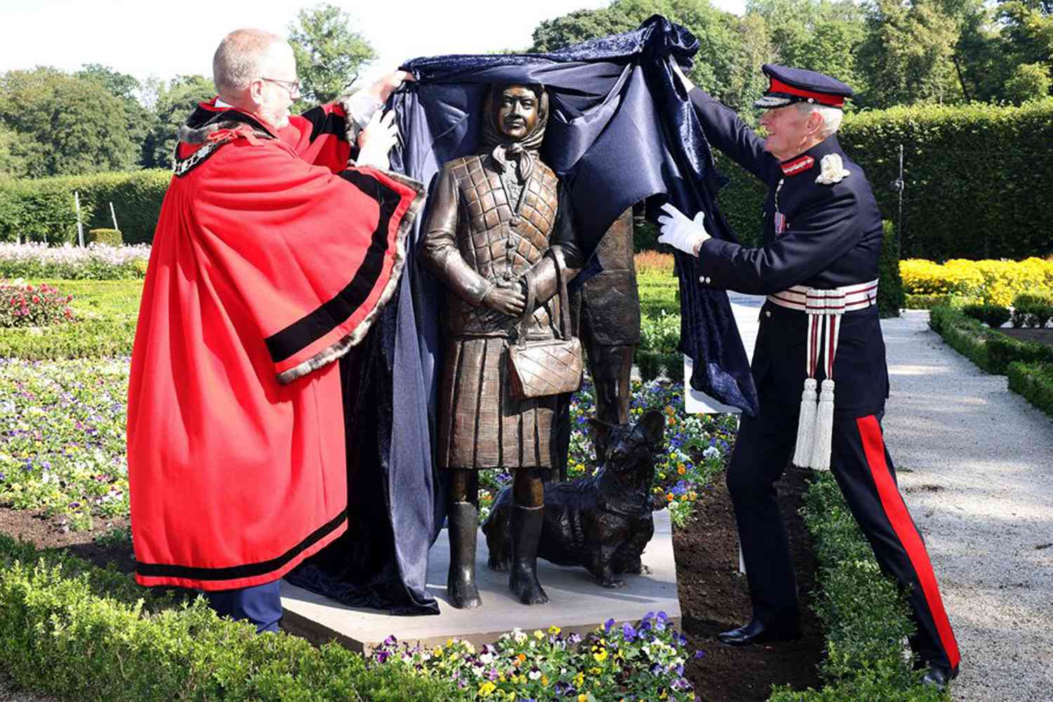 New Statue of Queen Elizabeth and Prince Philip Proves Polarizing