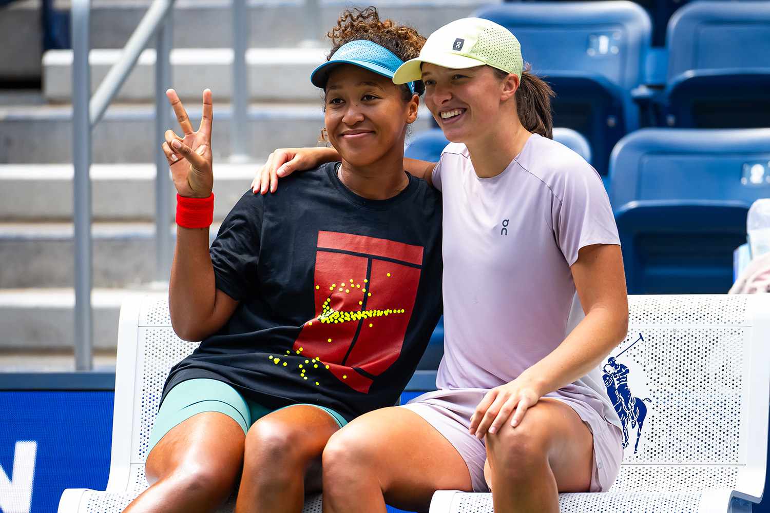 Iga Swiatek of Poland and Naomi Osaka new york 08 22 24