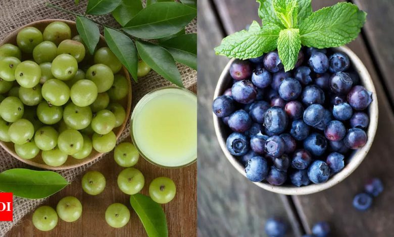 Blueberry vs Amla: Which is a better fruit for the skin? |