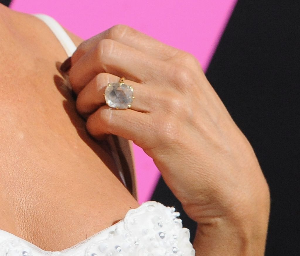 Jennifer Aniston hand up close with big diamond ring