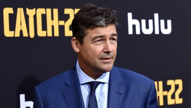 Kyle Chandler attends the premiere of Hulu