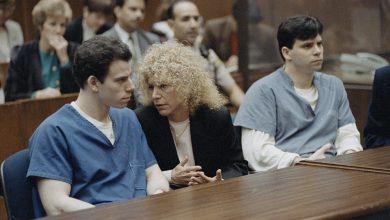 Trial of the Menendez brothers in Los Angeles - From left to right : Erik Menendez with his attorney : Leslie Abramson and his brother Lyle Menendez. Los Angeles, 9th March 1994.