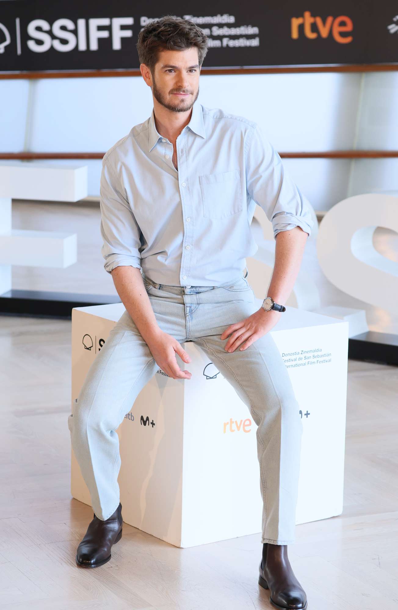 Andrew Garfield attends 'We Live In Time (Vivir El Momento)' photocall during the 72nd San Sebastian Film Festival at Kursaal on September 28, 2024 in San Sebastian, Spain