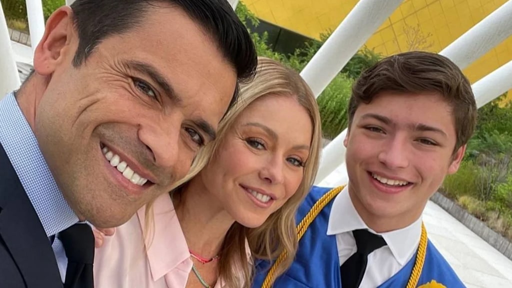 kelly ripa mark consuelos son joaquin