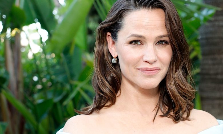 Jennifer Garner sparks engagement reports with stunning new ring in latest outing