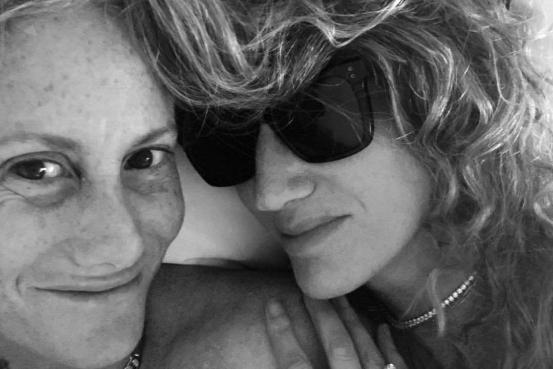 Jenna Lyons Is Not Engaged to Girlfriend Cass Bird, Source Says, Despite Wearing Ring on That Finger