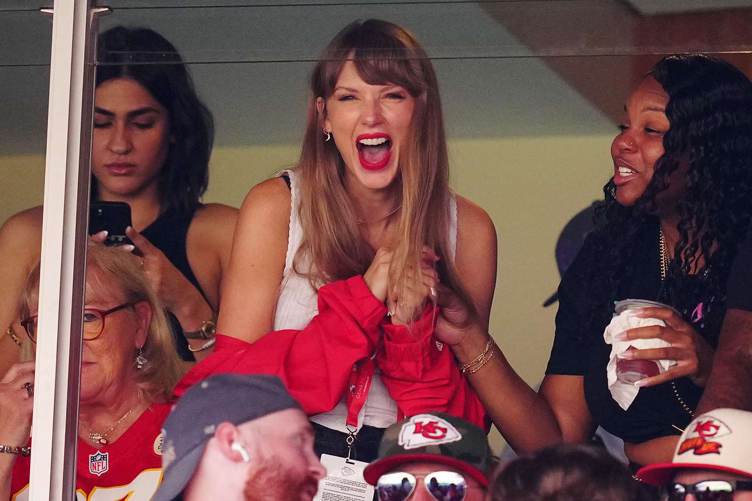 Taylor Swift football Chicago Bears Kansas City Chiefs 09 24 23