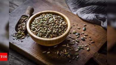 Pumpkin Seeds vs Sunflower seeds: Which are better for your skin? |