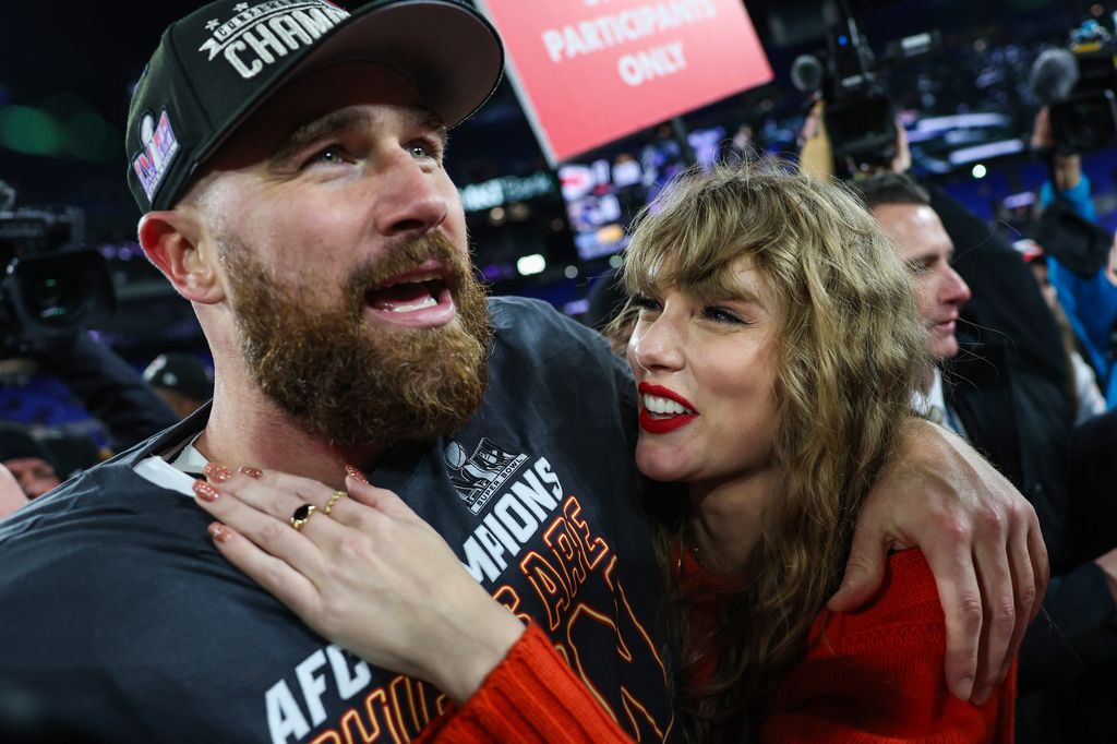 travis kelce taylor swift hugging chiefs vs ravens