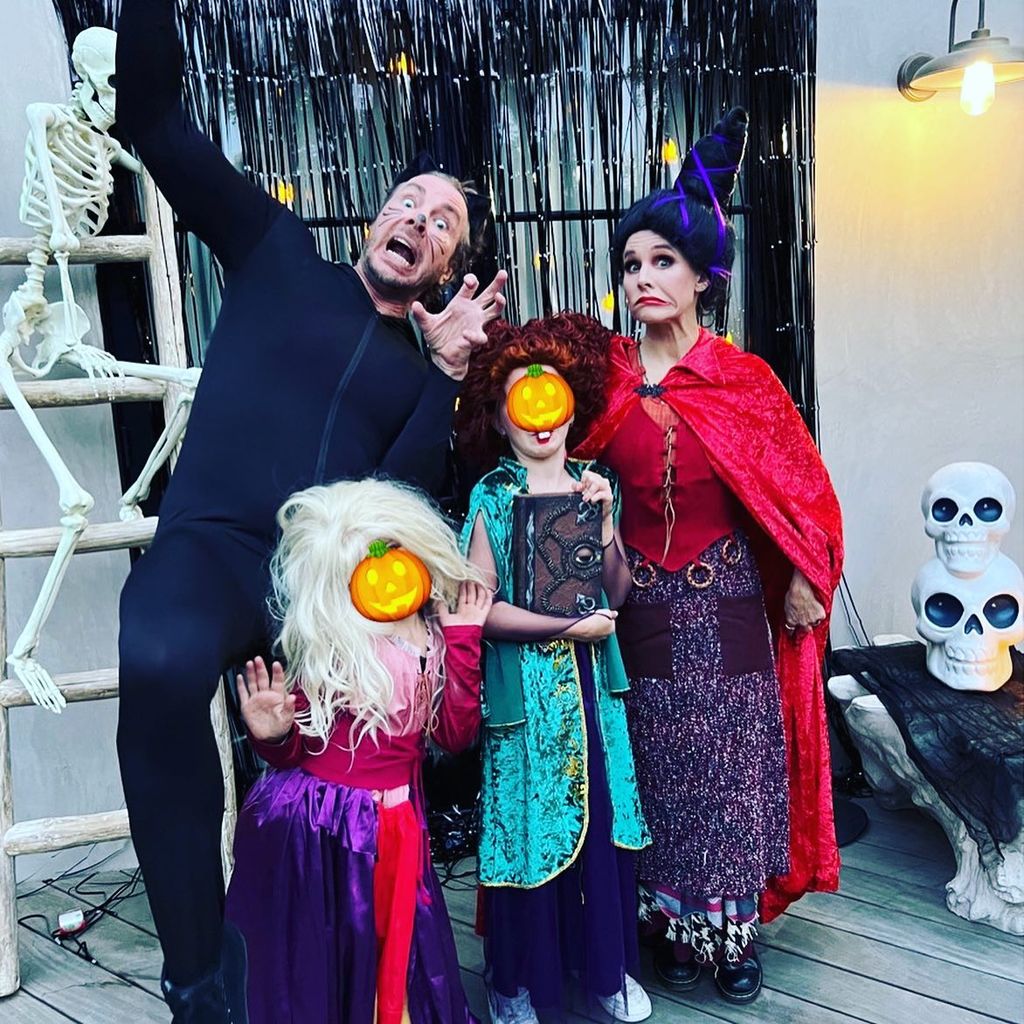 kristen bell dax shepard with daughters dressed up halloween