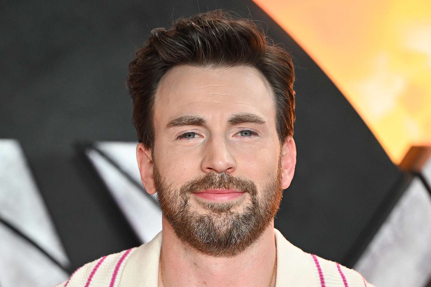 Chris Evans Wears Wedding Band in New Photo With Fan After Marrying Alba Baptista