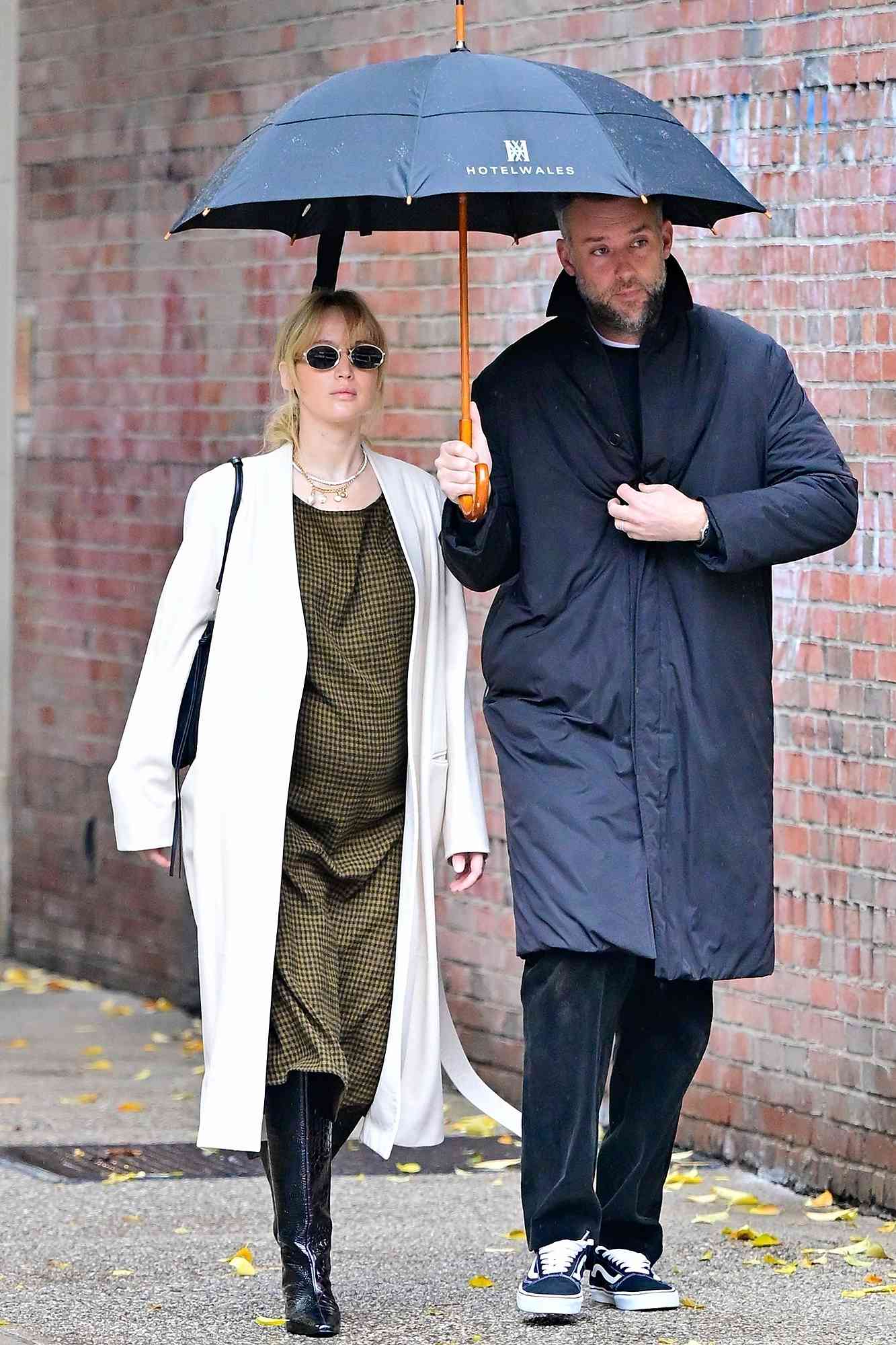 New York, NY - *EXCLUSIVE* - A glowing Jennifer Lawrence displays her chic maternity style while out this morning with hubby Cooke Maroney in NYC.