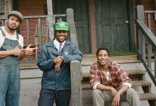 The Piano Lesson, from left: Ray Fisher, director Malcolm Washington, John David Washington, on set