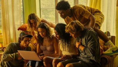 (L to R) Chase Stokes as John B, Madelyn Cline as Sarah Cameron, Madison Bailey as Kiara, Carlacia Grant as Cleo, Jonathan Daviss as Pope, Rudy Pankow as JJ in episode 401 of Outer Banks.