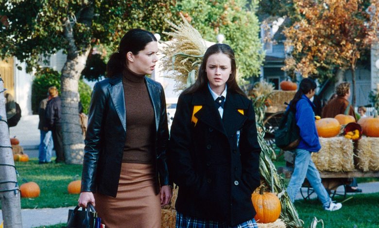 Gilmore Girls, from left: Lauren Graham, Alexis Bledel, (2000), 2000-2007.