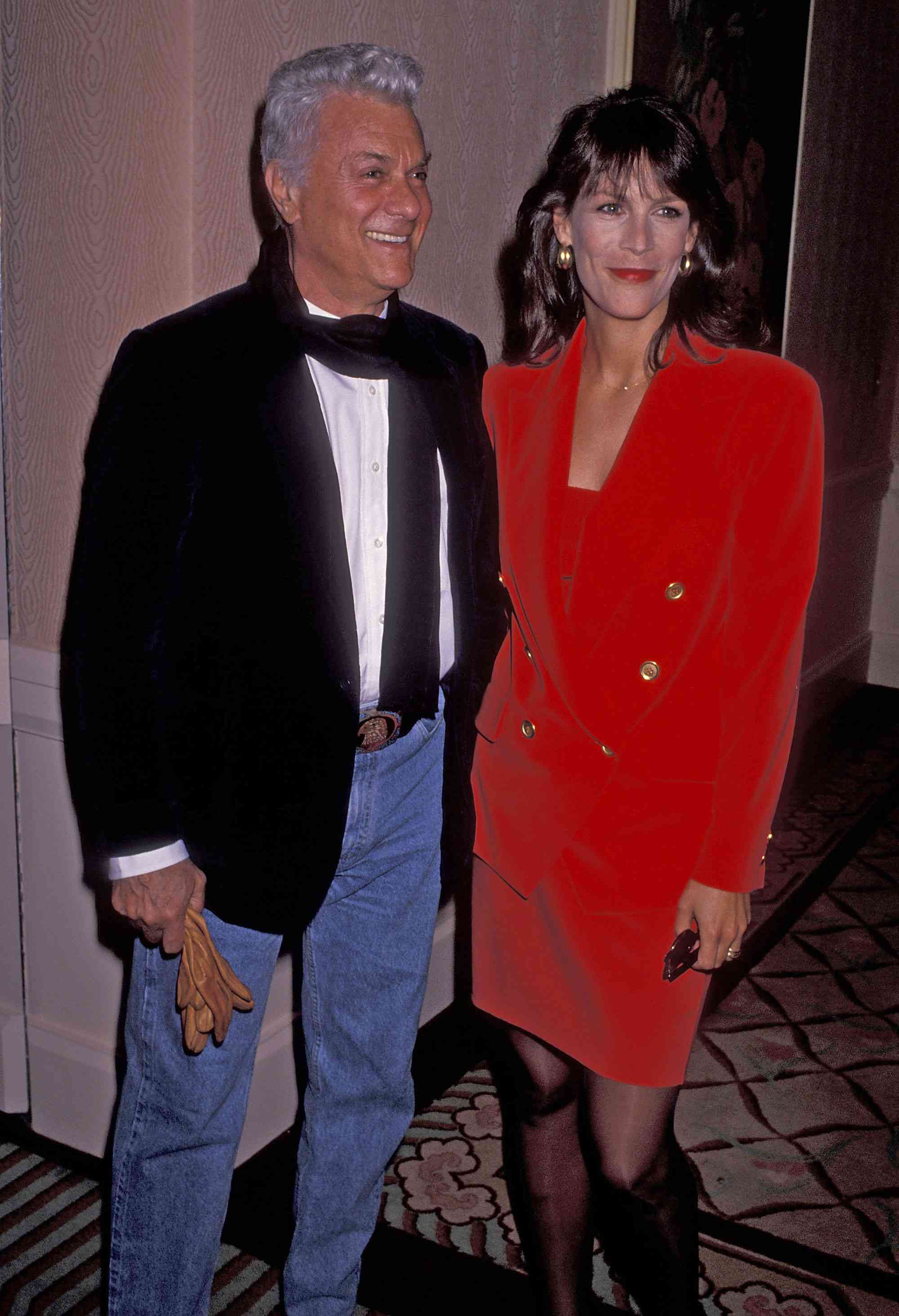 BEVERLY HILLS, CA - MAY 30: Actor Tony Curtis and actress Jamie Lee Curtis attend the American Women in Radio & Television - Southern California Chapter's 36th Annual Genii Awards on May 30, 1991 at Beverly Hills Hotel in Beverly Hills, California. (Photo by Ron Galella, Ltd./Ron Galella Collection via Getty Images) 