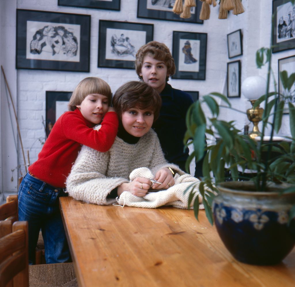 Prunella Scales with children, Samuel West & Joe West in 1980