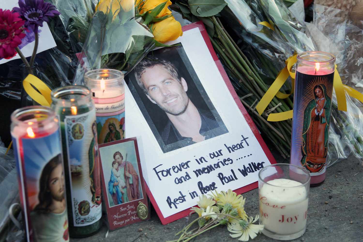  Fans pay tribute to actor Paul Walker at the site of his fatal car accident on December 1, 2013 in Valencia, California.