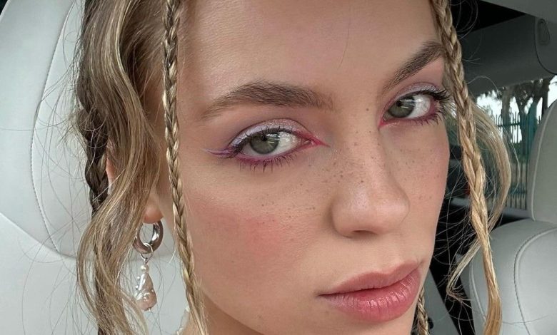 The TikTok Crowd Is Swapping Black Mascara for This Cool-Girl Color—I Cosign the Trend