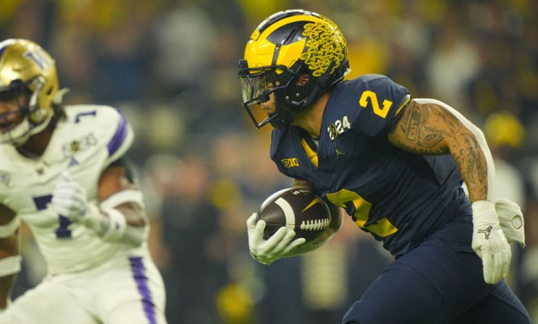 College Football: CFP National Championship: Michigan running back Blake Corum (2) in action, runs with the football vs Washington at NRG Stadium. Houston, TX 1/8/2024 CREDIT: Erick W. Rasco (Photo by Erick W. Rasco/Sports Illustrated via Getty Images) (Set Number: X164476 TK1)