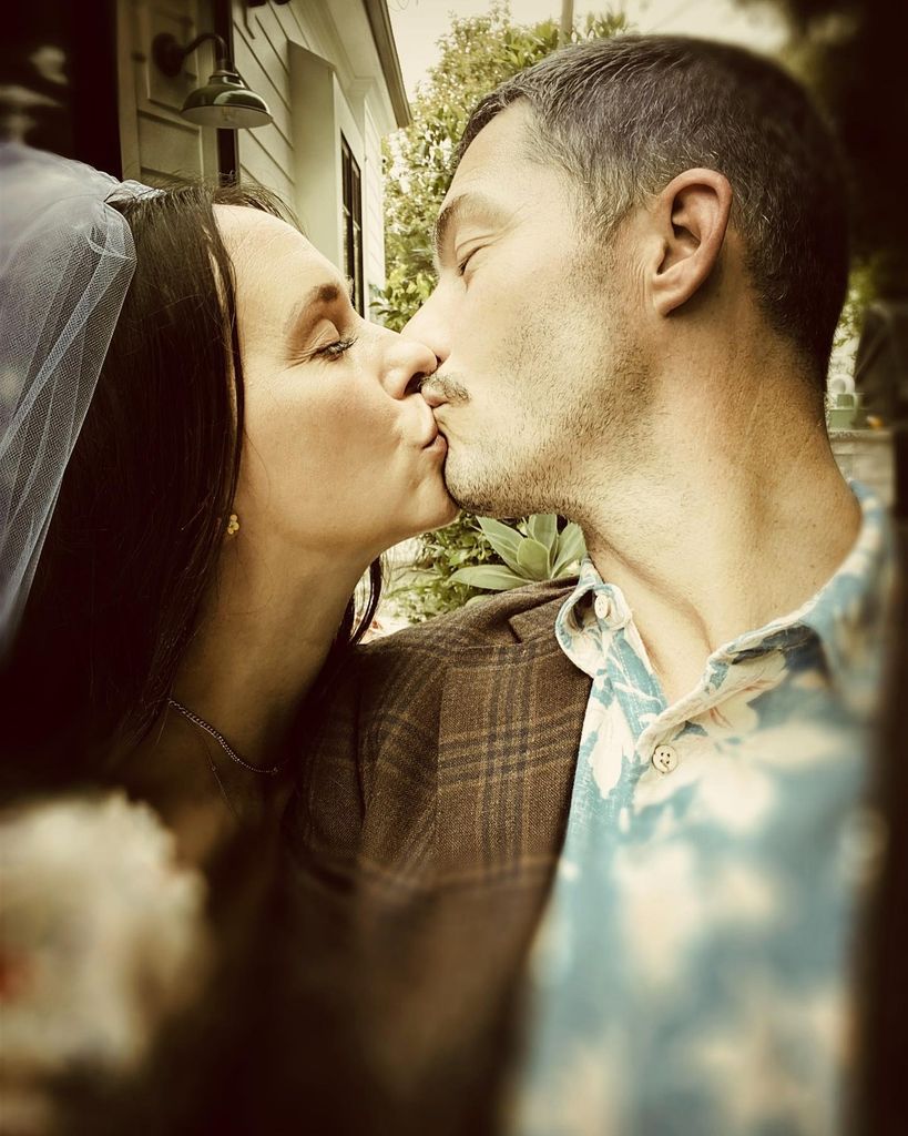 jennifer love hewitt vow renewal brian hallisay