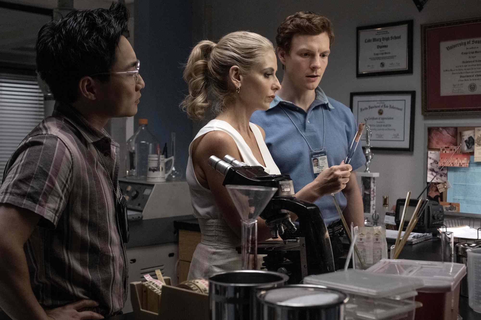 Alex Shimizu as Masuka, Sarah Michelle Gellar as Tanya and Patrick Gibson as Dexter Morgan in Dexter: Original Sin, episode 3, season 1, streaming on Paramount+, 2024.