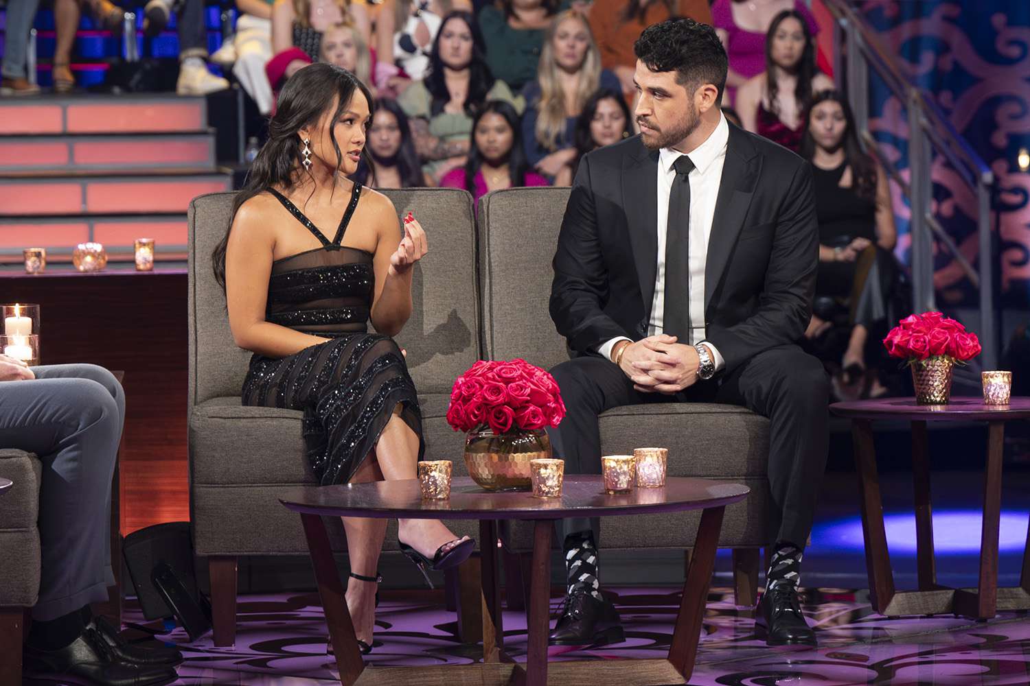 Jenn introduces two men to her family. A live studio audience watches along as Jesse Palmer sits down with Jenn and her final two men to watch the shocking conclusion of her journey unfold