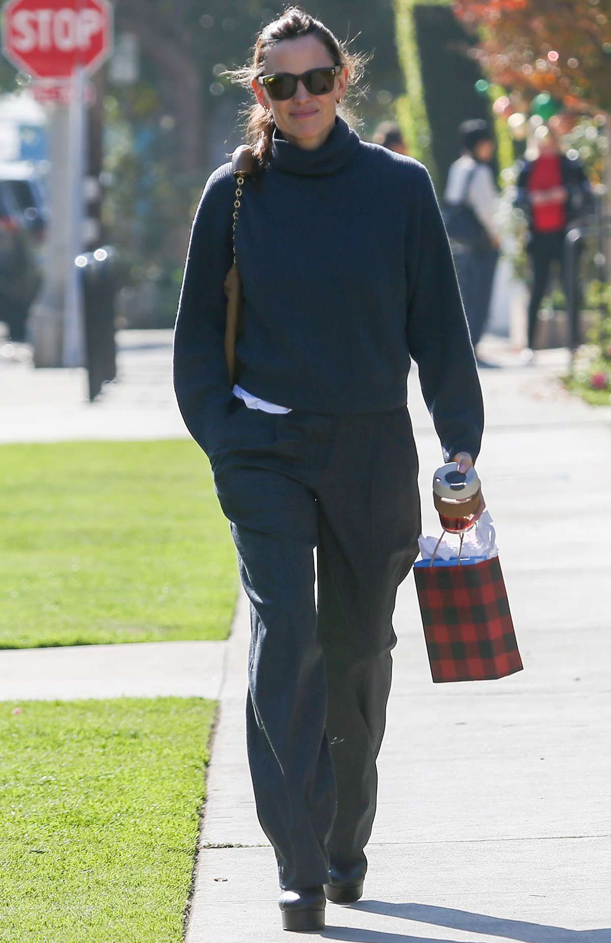 Jennifer Garner is seen on December 15, 2024 in Los Angeles