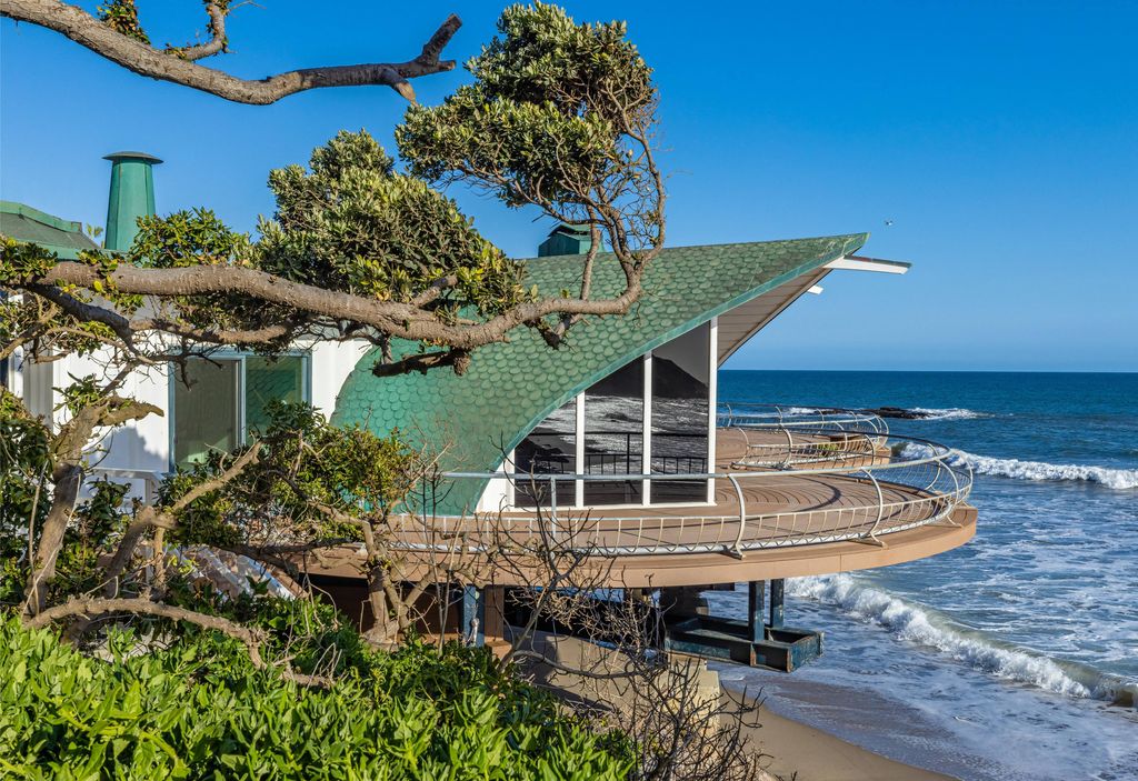 The Wave House was previously owned by Rod Stewart and Warner Bros. Records executive Mo Ostin