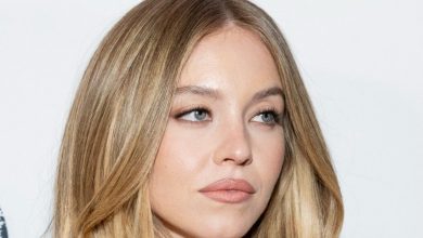Sydney Sweeney Just Cosigned Chocolate Croc Nails (Plus a Matching Corset) for Spring
