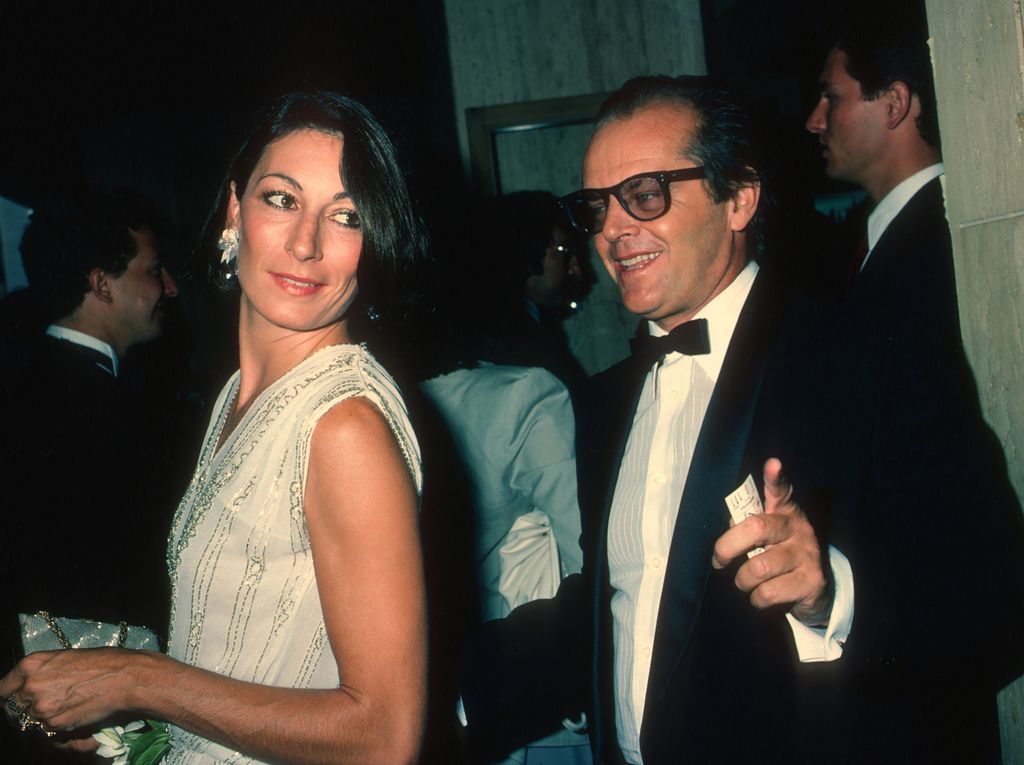 anjeclia huston standing in front of jack nicholson