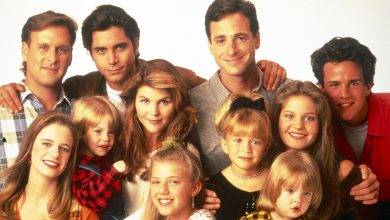 FULL HOUSE, top, from left: Dave Coulier, John Stamos, Bob Saget, Scott Weinger, bottom, from left: Andrea Barber, Blake Tuomy-Wilhoit, Lori Loughlin, Jodie Sweetin, Mary-Kate Olsen, Dylan Tuomy-Wilhoit, Candace Cameron Bure, 1993, 1987-1995. ph: Bob D