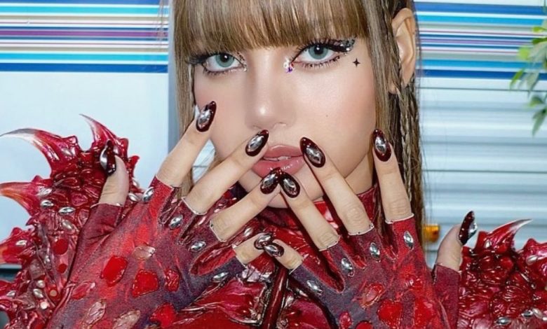 Lisa Just Co-Signed Selena Gomez’s Go-To Date Night Nail Color—I'm Sprinting to My Manicurist