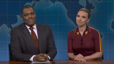 Michael Che and Scarlett Johansson on