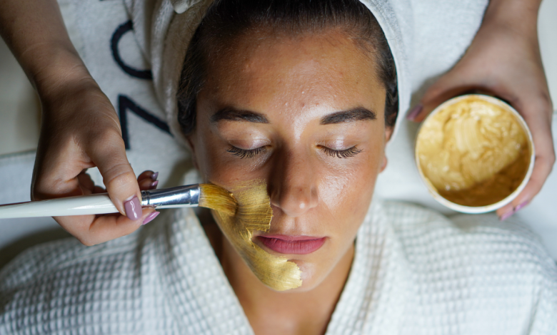 This Mulethi-Turmeric overnight paste can reduce dark patches