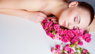 5 surprising benefits of leaving rose water on face overnight