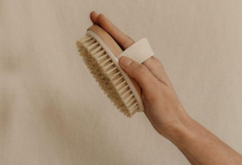 Know all about the 3-minute dry brushing skin-glowing hack