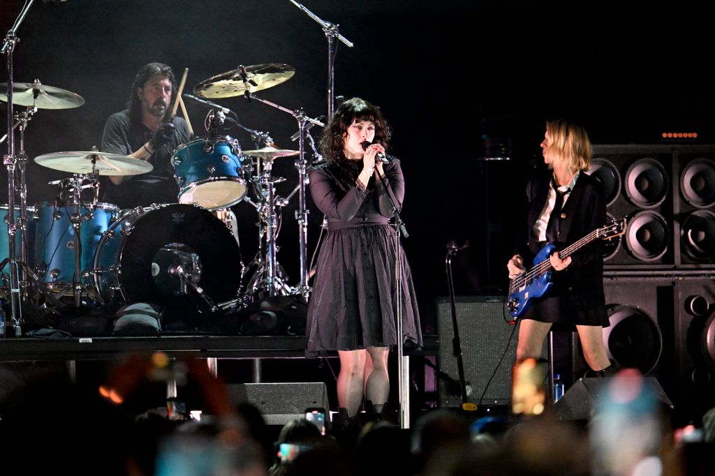 dave grohl behind the drums daughter violet singing nirvana reunion 