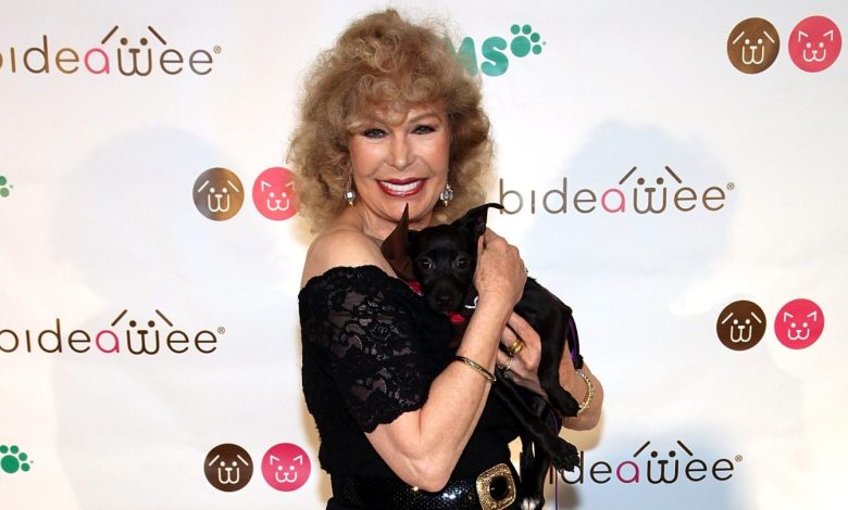 Alan Alda, Mike Farrell Among Those Paying Tribute to Loretta Swit: “A Supremely Talented Actor”