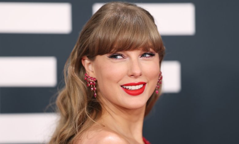 taylor-swift-handmaids-tale
