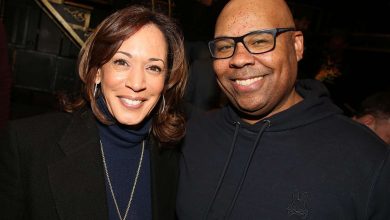 NEW YORK, NEW YORK - FEBRUARY 15: (EXCLUSIVE COVERAGE) Kamala Harris and James Monroe Iglehart pose backstage at the new musical