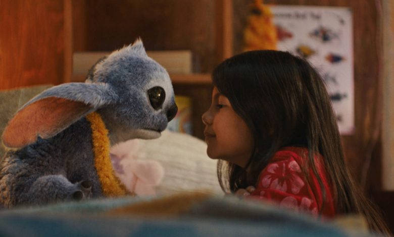 (L-R) Stitch and Maia Kealoha as Lilo in Disney’s live-action Lilo and Stitch