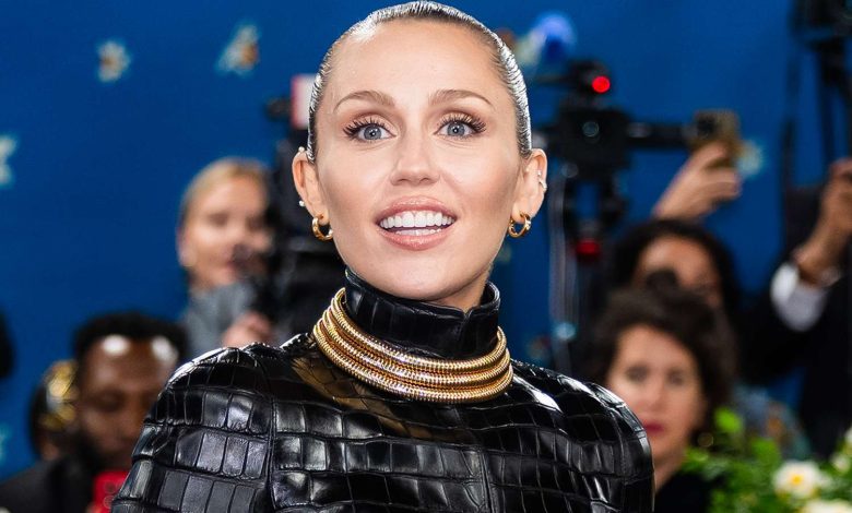 NEW YORK, NEW YORK - MAY 05: Miley Cyrus attends the 2025 Met Gala Celebrating