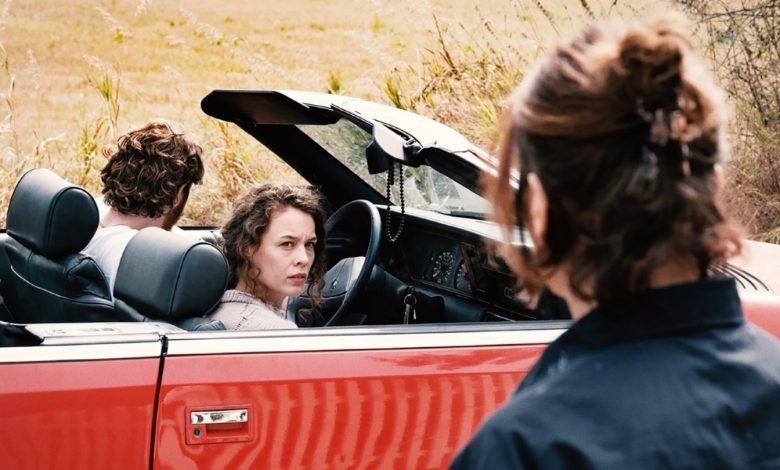 Paula Beer (center) in 'Miroirs No. 3.'
Christian-Schulz_Schramm-Film
...