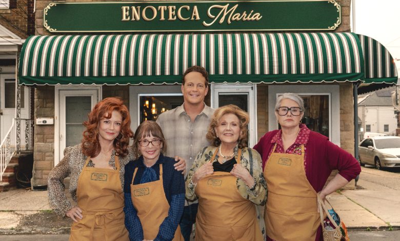 (L-R) Susan Sarandon as Gia, Talia Shire as Teresa, Vince Vaughn as Joe Scaravella, Brenda Vaccaro as Antonella and Lorraine Bracco as Roberta in