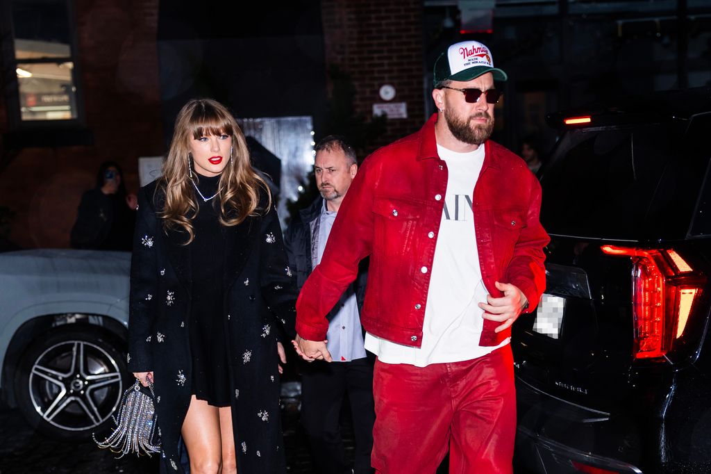 taylor swift and travis kelce holding hands
